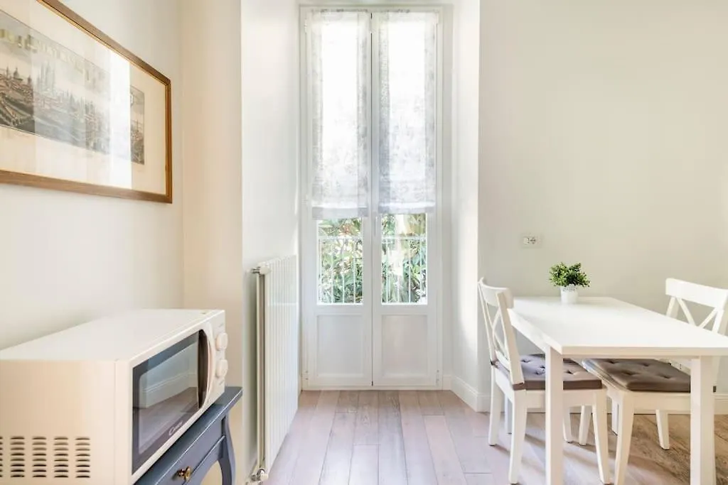 Il Giardino Garden View Apartment Milan